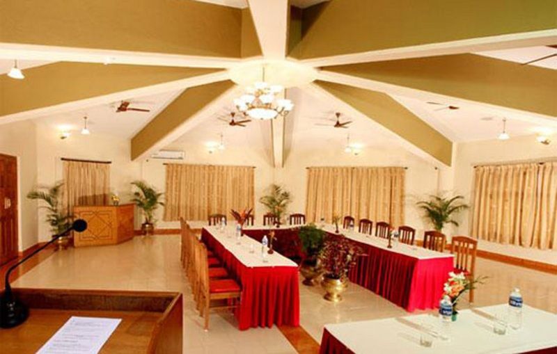 Highland Village Beach Resort Candolim Exterior photo