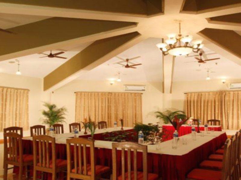 Highland Village Beach Resort Candolim Exterior photo