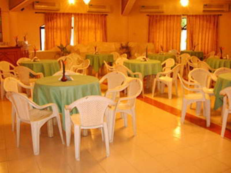 Highland Village Beach Resort Candolim Exterior photo